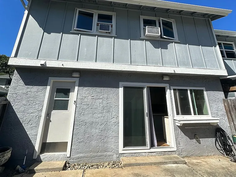 1058 Awawamalu St #E — Photo 1