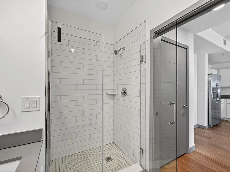 400 Herron Dr #21 — Photo 15