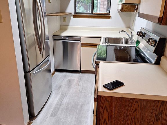 4th image of 519 Wales Ct #519