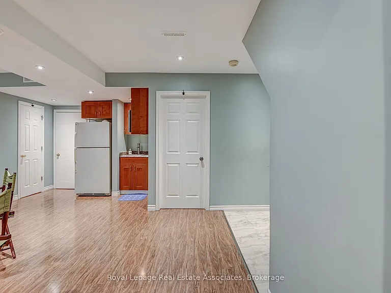 70 Nectarine Cres — Photo 17