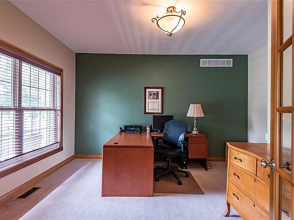 5th image of 1432 W Estate Dr