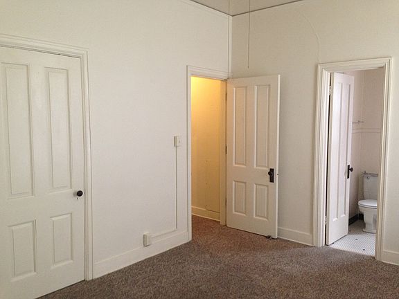 5th image of 810 9th St APT 4