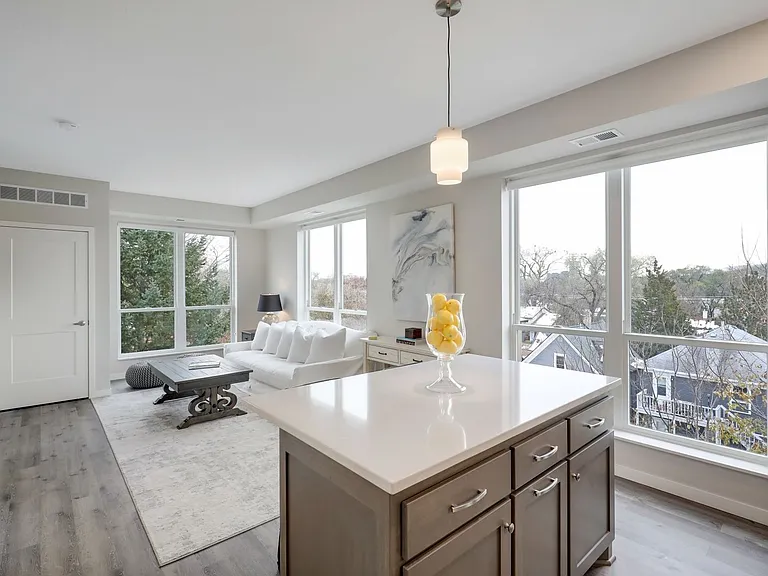 330 9th St SE — Photo 44