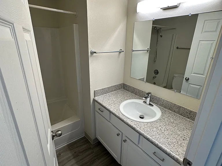 Evanbrook Apartments — Photo 57