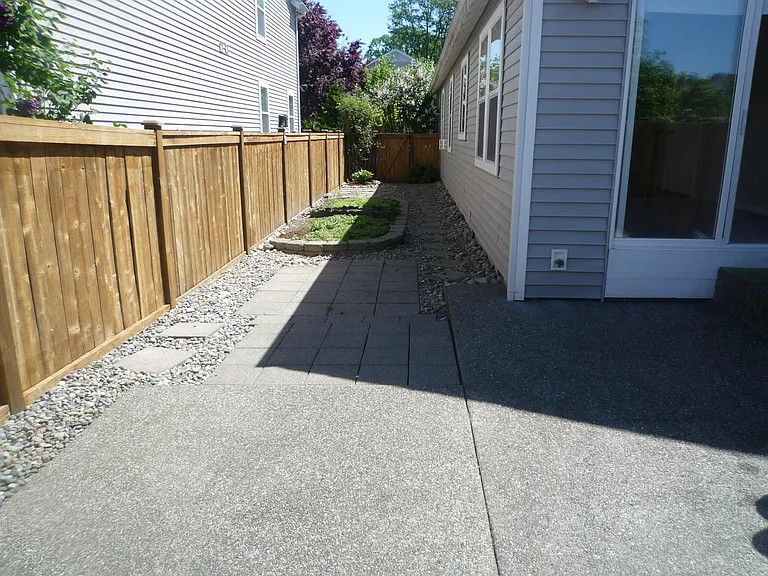 2449 Tolmie Ave — Photo 3