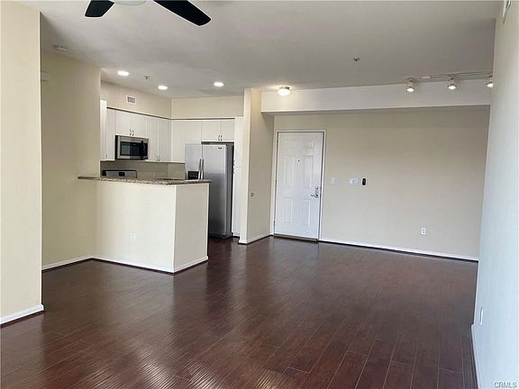 2nd image of 3030 Vineland Ave