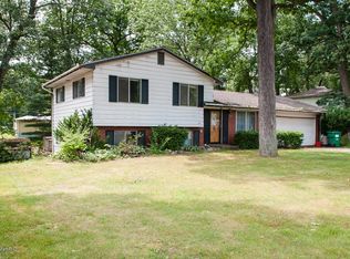 1175 Westlake Woods Dr, Springfield, MI 49037