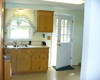3rd image of 26 Montauk Dr