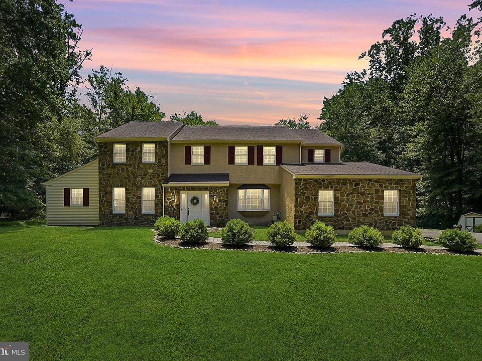 1st image of 6 Joanna Dr