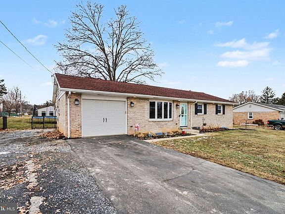 2nd image of 930 Forge Rd