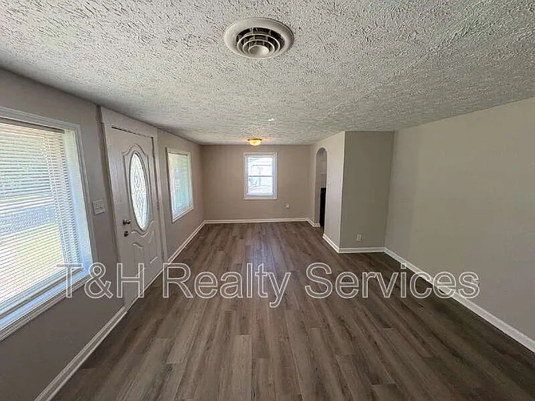 220 Walker St — Photo 5