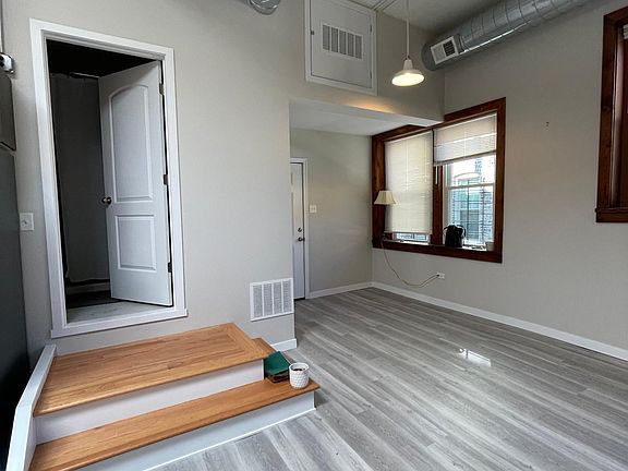 4th image of 1310 W Wrightwood Ave #1R