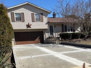 14 Brierwood Dr, Decatur, IL 62521