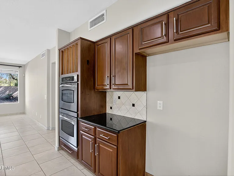 4302 E Mossman Rd — Photo 7