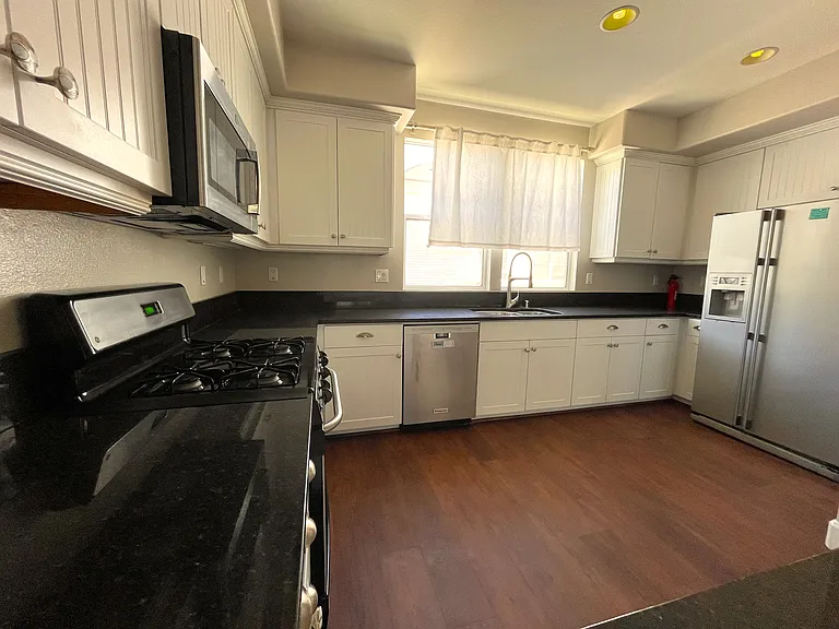 820 Harbor Cliff Way #260 — Photo 28