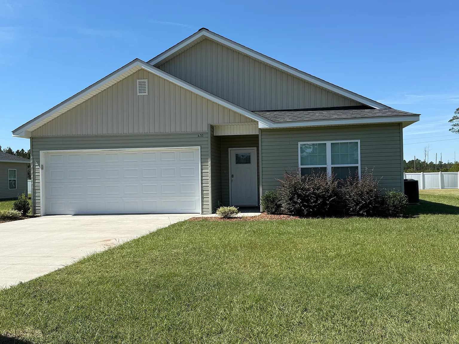 3 bed, 1910 sqft, $1,800 — Photo 1