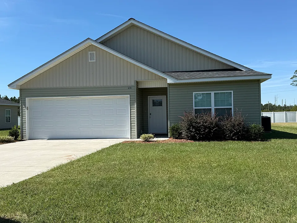658 Lakeside Cir