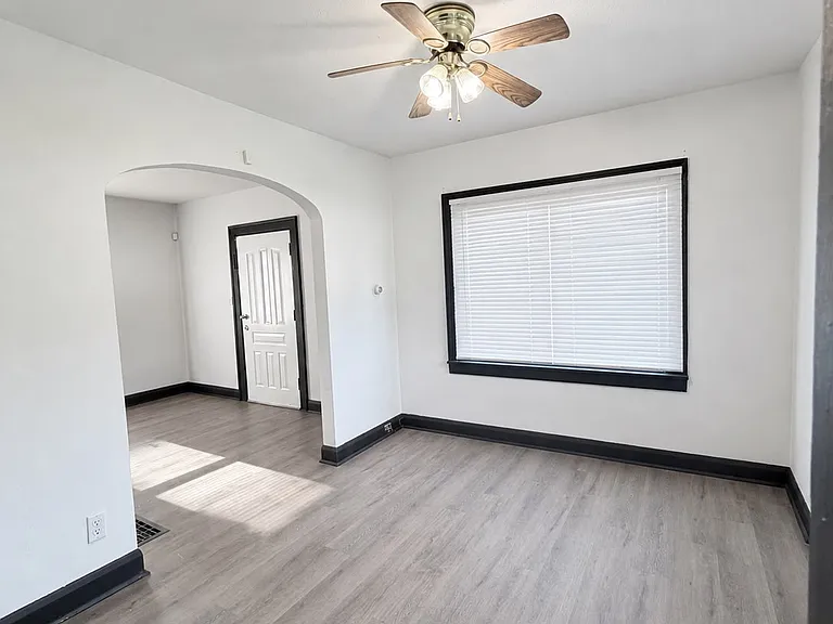 1555 Ridgewood Ave — Photo 5