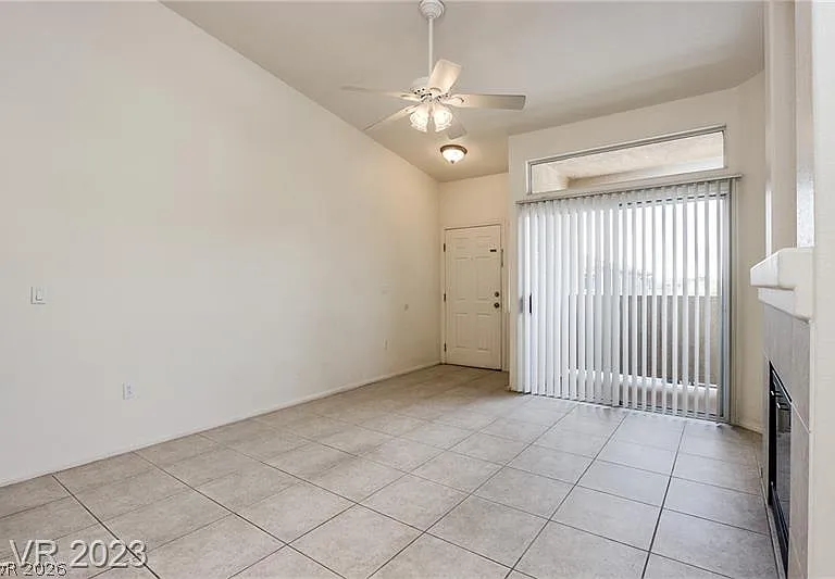 2305 W Horizon Ridge Pkwy #1023 — Photo 4