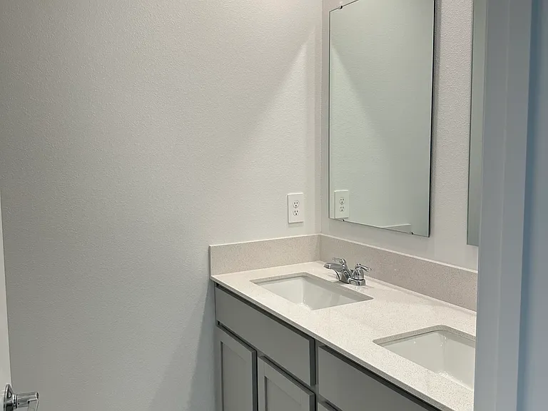 4039 Ambrose Ave — Photo 18
