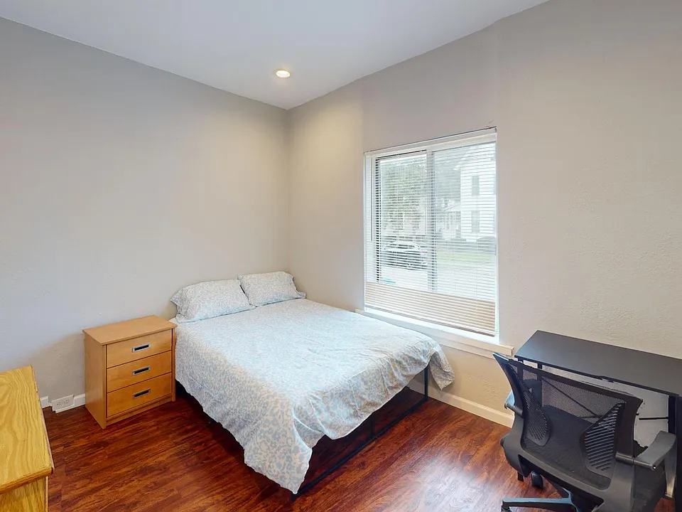 36 Clarke St #1