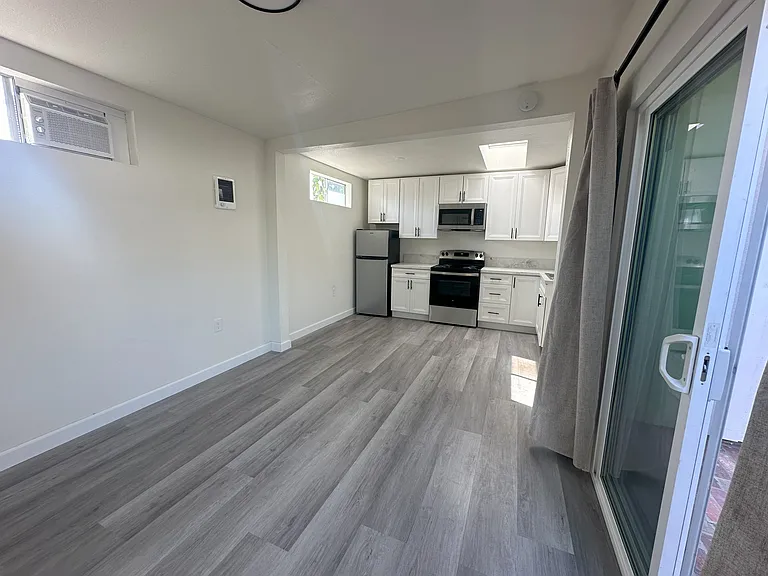 370 Alpine Ave #B — Photo 10