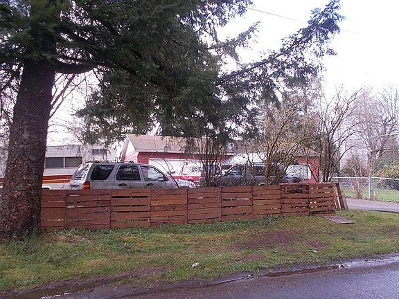 2nd image of 204 N Hubbard Ave
