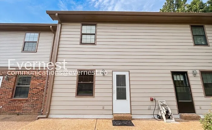 2 bed, 1.5 bath, 1116 sqft, $1,725 — Photo 2
