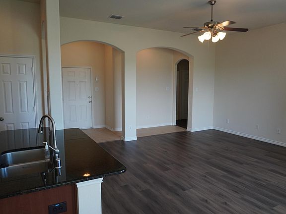 4th image of 813 Meadowedge Ln