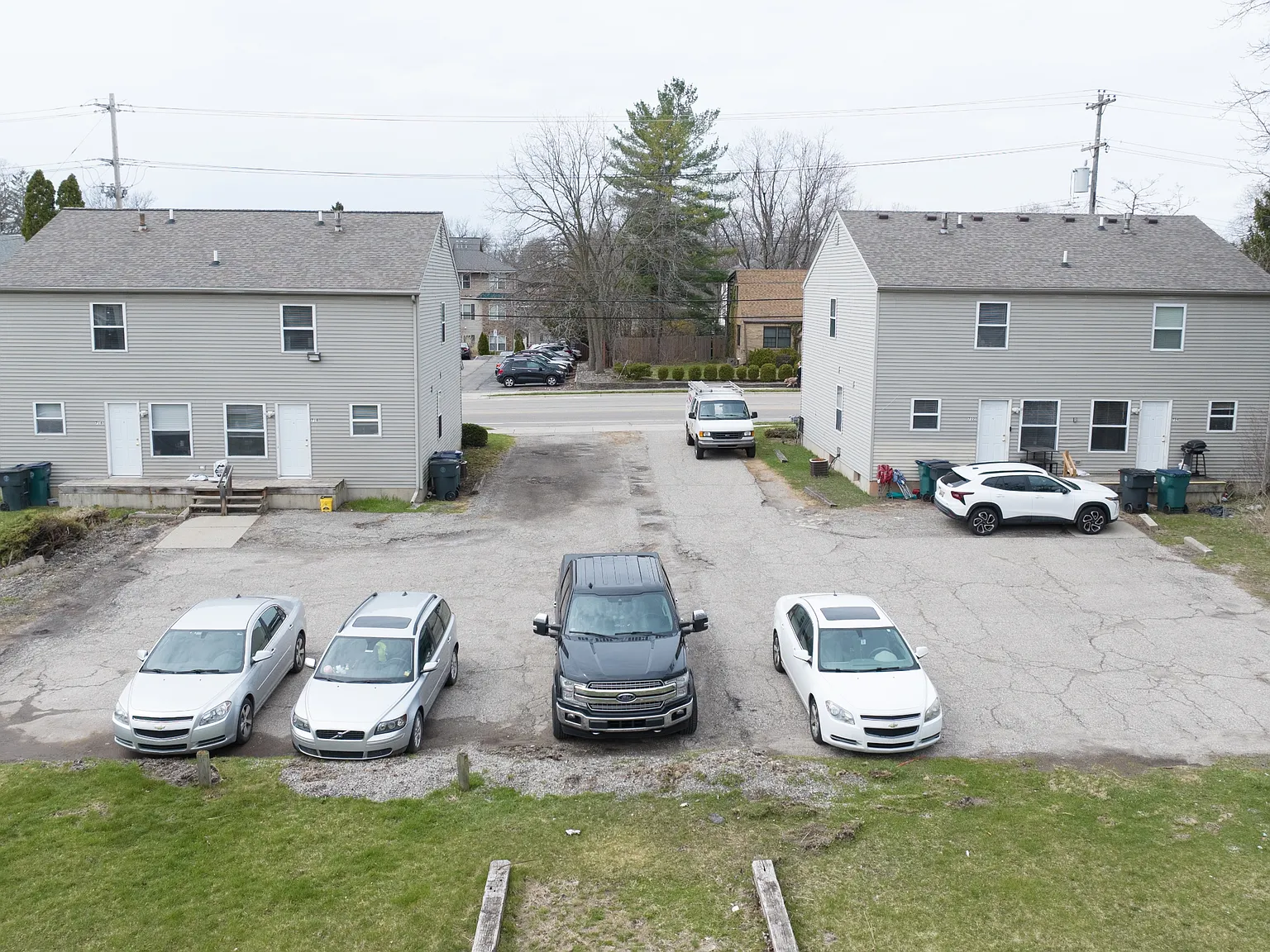 915 & 925 Burcham Dr — Photo 2
