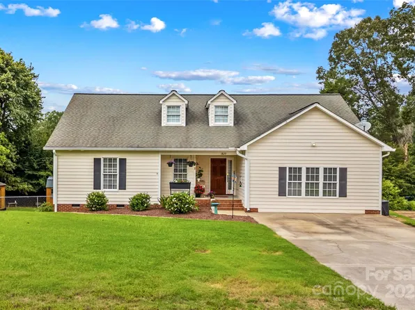 1829 Kenmore Dr, Statesville, NC 28625