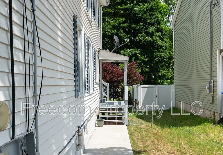 57 Germania St — Photo 9