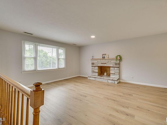 5th image of 844 Fain Ave