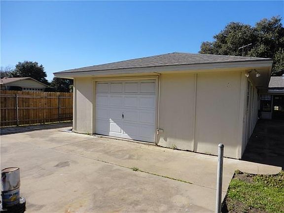 4th image of 6129 Trail Lake Dr
