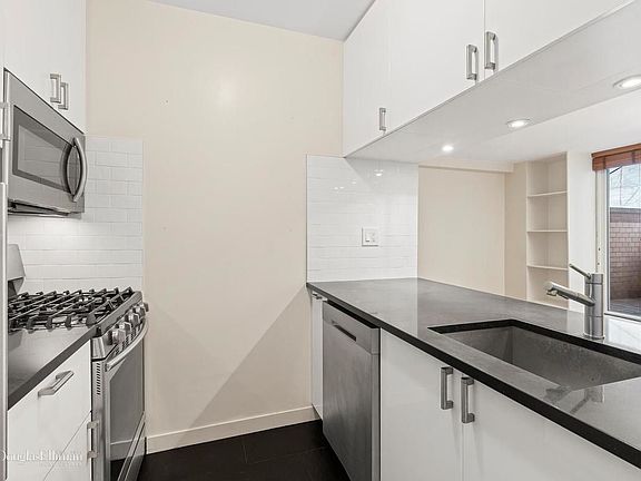 3rd image of 350 W 50th St APT 2FF