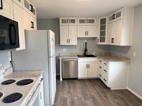 6898 Newman St, Arvada, CO 80004