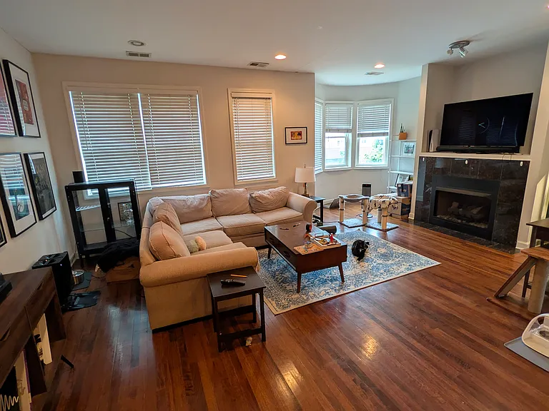 521 N Racine Ave #2 — Photo 5