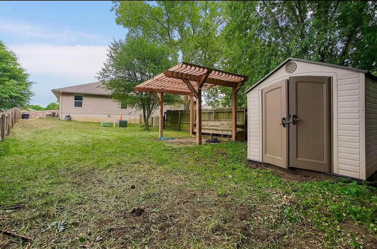 3 bed, 1250 sqft, $1,800 — Photo 4
