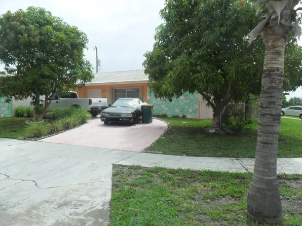 1502 W Terrace Dr, Lake Worth, FL 33460