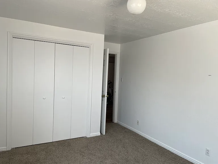 2nd bed upstairs