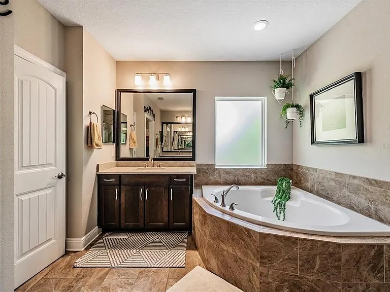 3007 W Palmira Ave — Photo 26