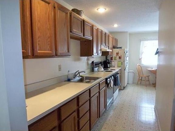 3rd image of 49 Heritage Dr