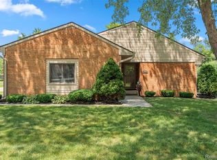 3984 Old Creek Rd #1, Troy, MI 48084