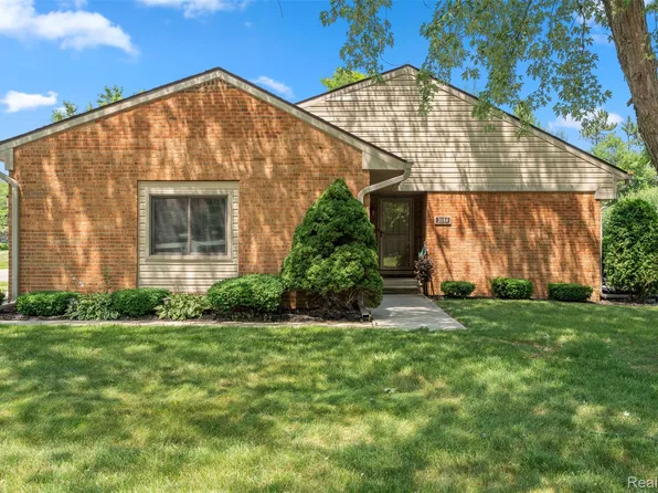 3984 Old Creek Rd #1, Troy, MI 48084