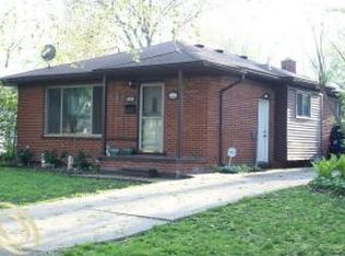 1323 N Custer Ave, Clawson, MI