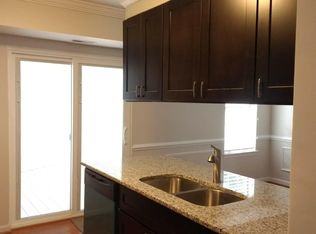 118 Saint Charles Sq, Sterling, VA 20164