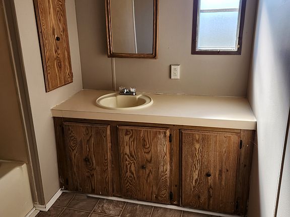 4th image of 37 Wilbur Cir