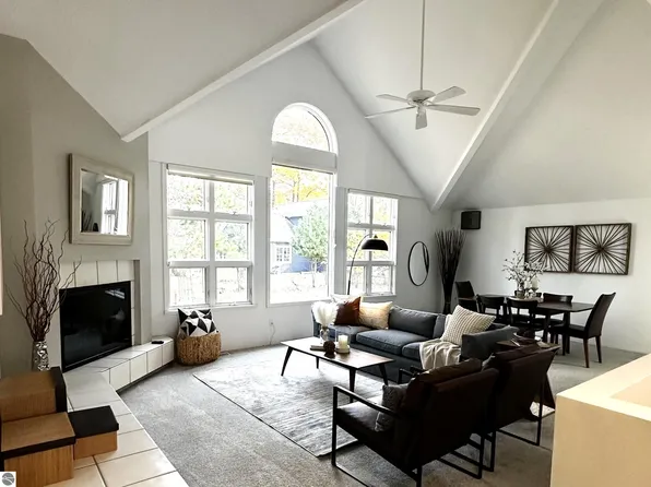 3490 Holiday Village Rd, Traverse City, MI 49686