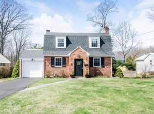 9 Downing St, West Hartford, CT 06110