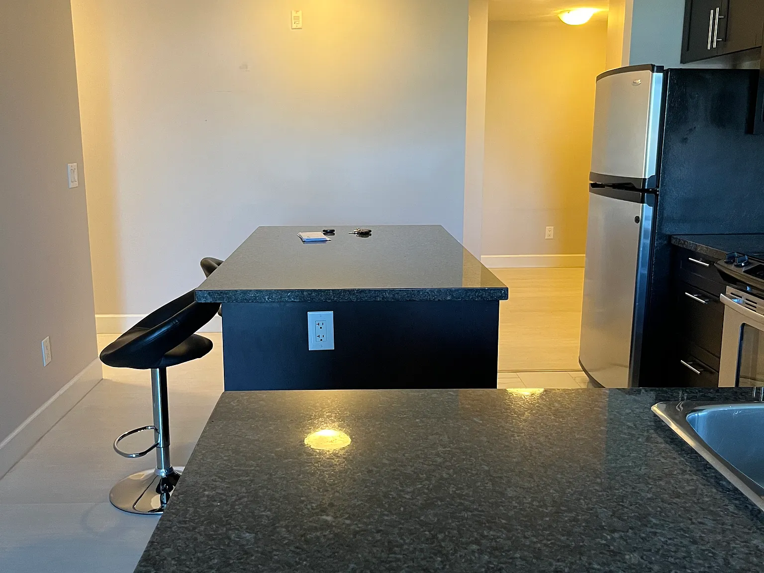 2 bed, 1000 sqft, $2,400 — Photo 4